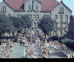 Aufstellung auf dem Schulplatz, 1967