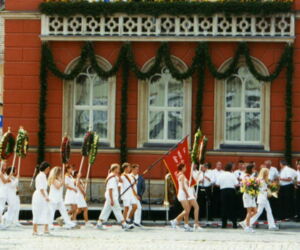 Ankunft auf dem Marktplatz, 1999