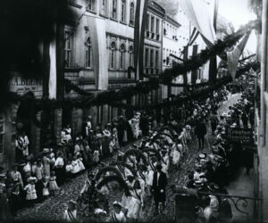 Zug auf der oberen Bautzner Straße, um 1910