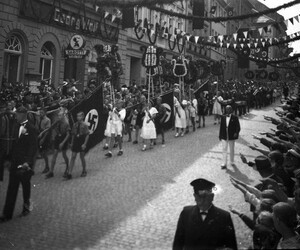 Zug auf der oberen Bautzner Straße, um 1935