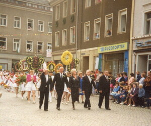 Ankunft auf dem Marktplatz, 1990
