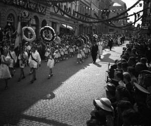 Zug auf der oberen Bautzner Straße, um 1935