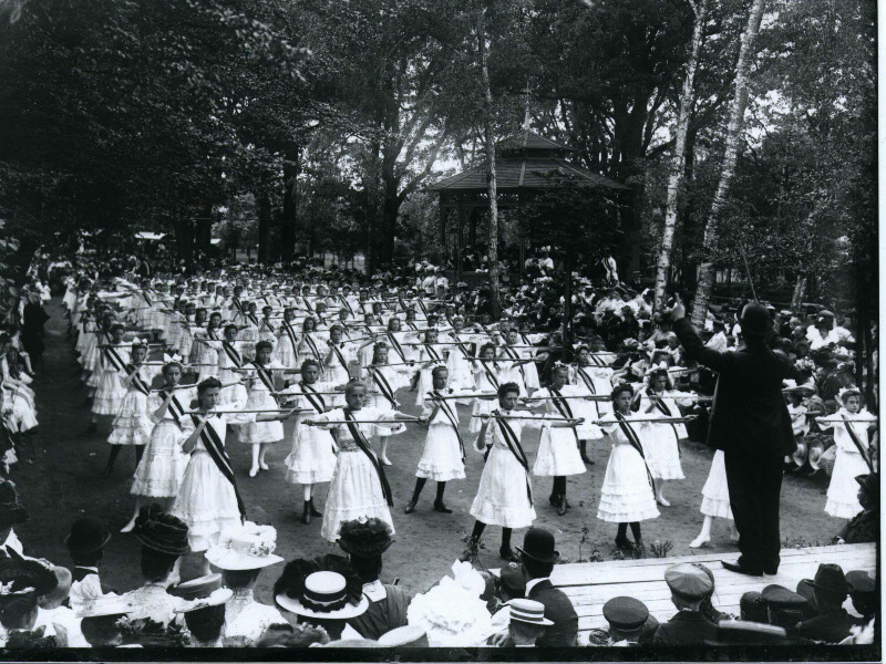 Schauturnen im Forst Ia, um 1910