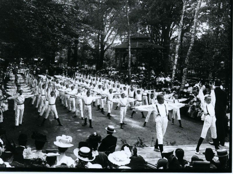 Schauturnen im Forst Ib, um 1910